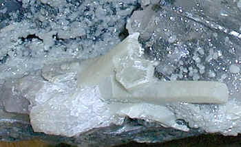 calcite.crystals.jpg (62795 bytes)