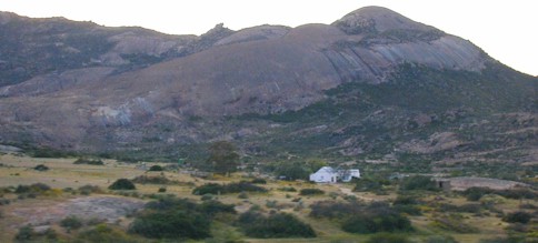 namaqualand.granite.hill.jpg (29757 bytes)