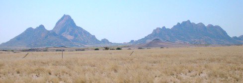 spitzkoppe.namibie1.jpg (15795 bytes)