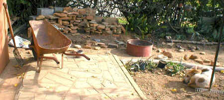 succulent.wall.working.tools.worker.dog.jpg (167018 bytes)